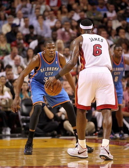 由于双方立 由于双方立