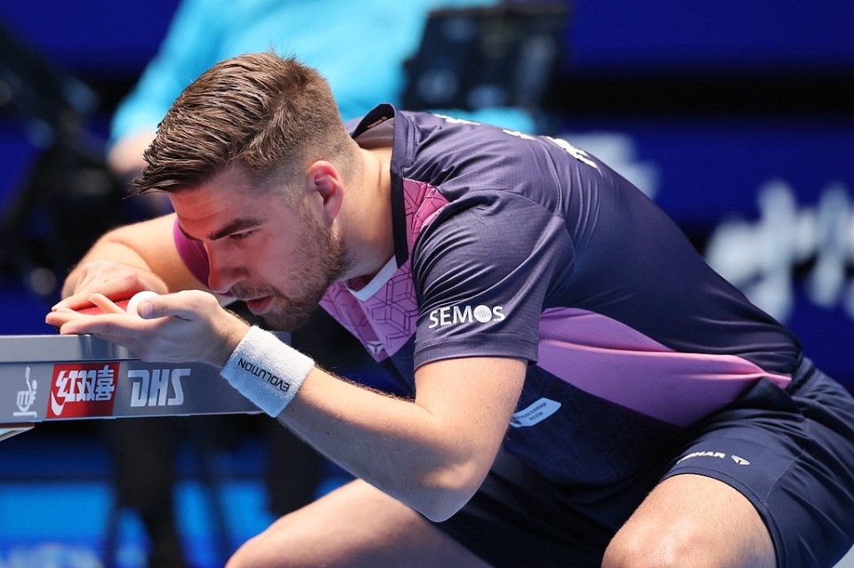 更突显了他 更突显了他